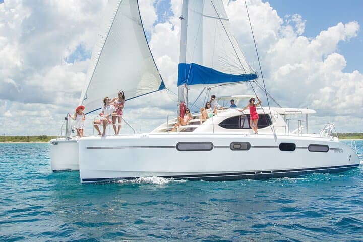 Luxury Half-Day Catamaran Sailing and Snorkeling from Tulum (Open Bar) photo 4