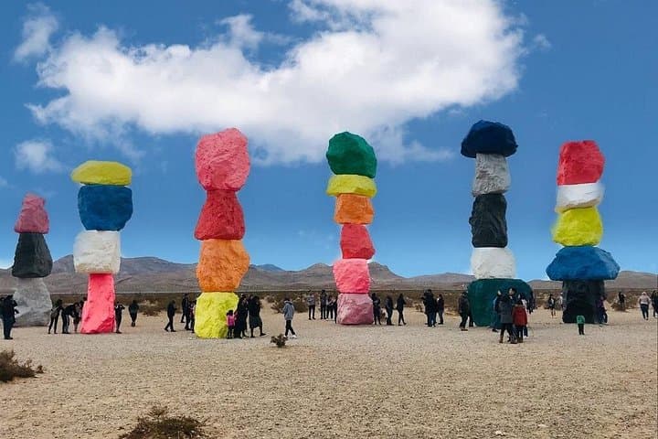 Seven Magic Mountains & Las Vegas Sign Tour (Spanish) — 2–3 Hour Mojave Photo Stop photo 1
