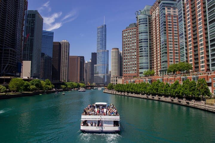 Chicago River Architecture Cruise: 45-Minute Tour from Magnificent Mile