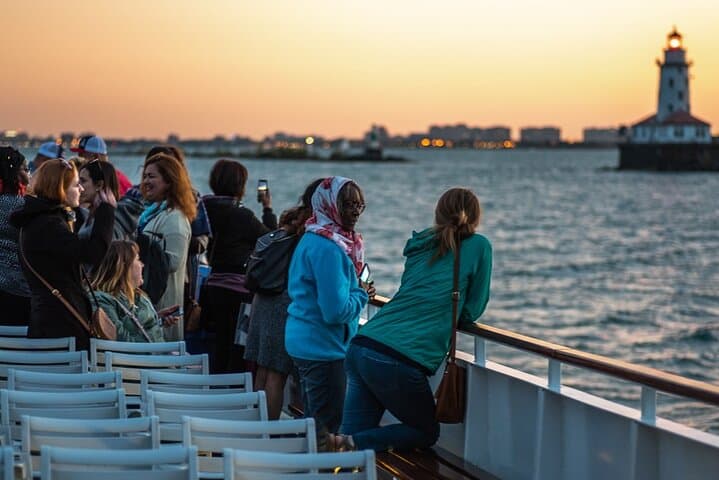 Lake Michigan Sunset Cruise in Chicago: A Waterfront Adventure at Twilight photo 3