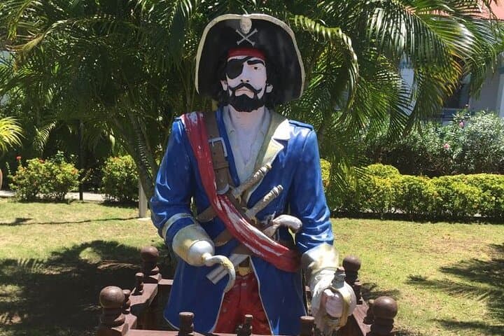 Full-Day Private Saint Thomas Excursion — Crown Mountain, Magens Bay & Drake's Seat photo 5