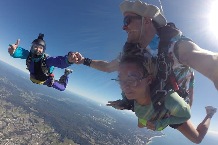 Coffs Harbour Skydiving: Tandem Beach Jumps Over the Solitary Islands photo 5