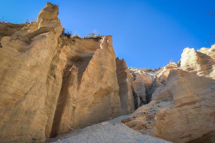 Hike Lame Rosse at Lake Fiastra: Marches' Red Spires Walk photo 2