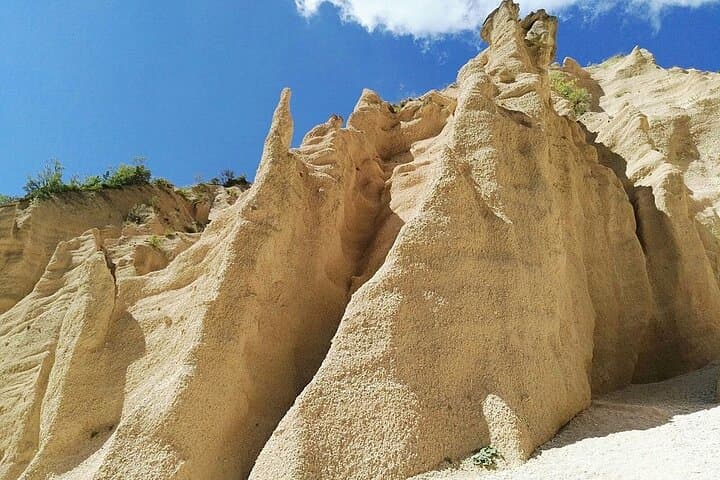 Hike Lame Rosse at Lake Fiastra: Marches' Red Spires Walk photo 3
