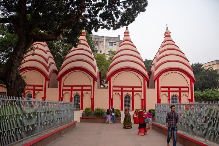 Old Dhaka Walking Tour: Rickshaws, Mughal Forts & Buriganga Boat Ride photo 3