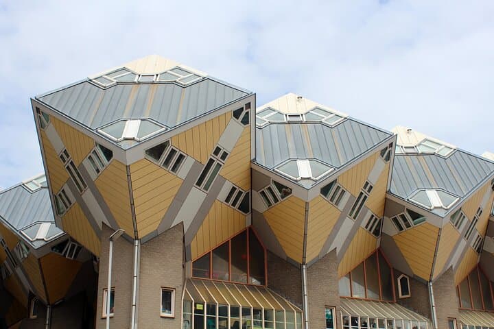 Rotterdam Self-Guided Scavenger Hunt: 3-Hour Walking Tour from City Hall to the Cube Houses