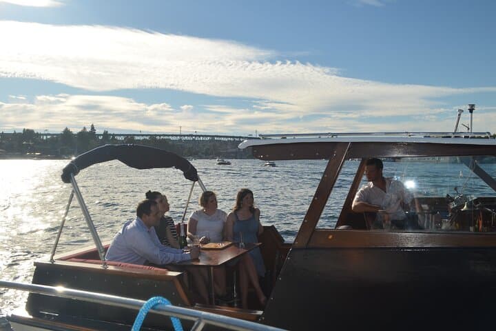 Seattle One-Hour BYOB Lake Union Sightseeing Cruise photo 3