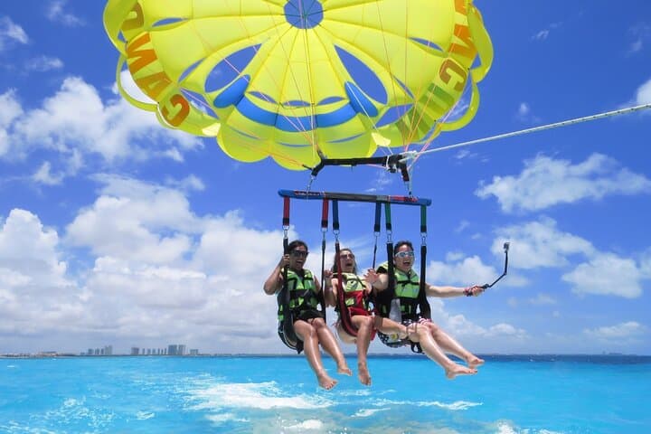 Parasailing in Cancun: 40-Minute Caribbean Flight with Transport photo 3
