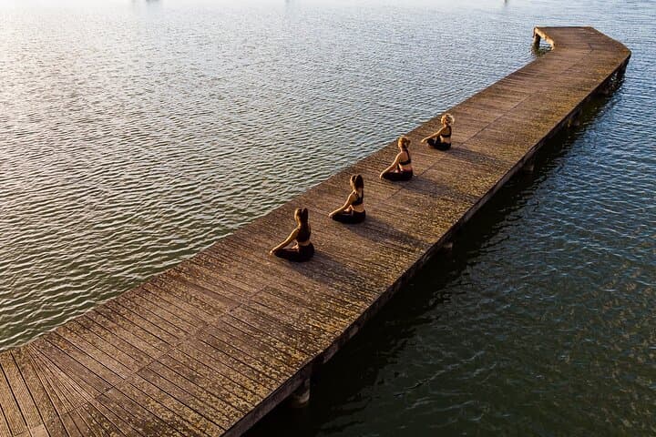Lake Chiusi Shore Yoga and Picnic Experience