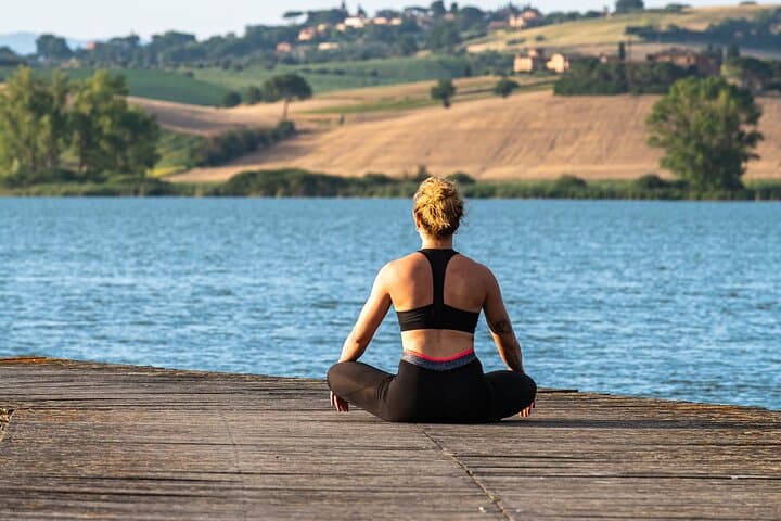 Lake Chiusi Shore Yoga and Picnic Experience photo 5