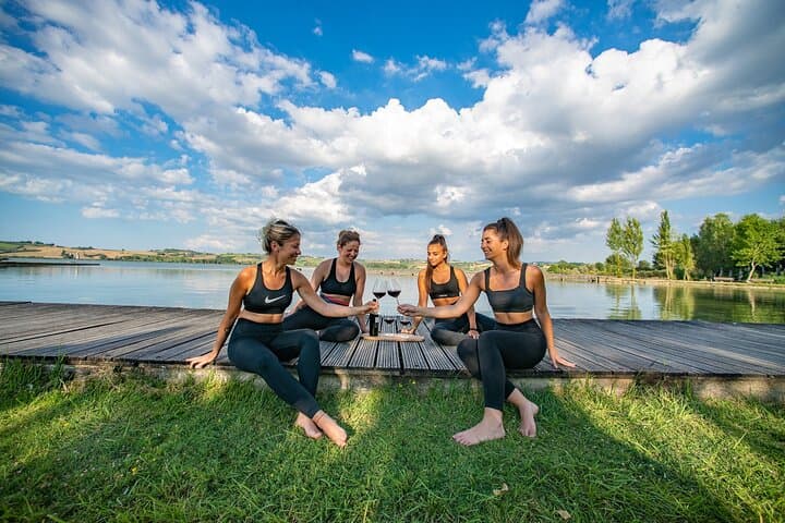 Lake Chiusi Shore Yoga and Picnic Experience photo 6
