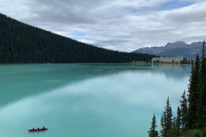 Banff to Lake Louise & Icefields Parkway: A Private Day Tour of Glacial Lakes and Lookouts photo 3