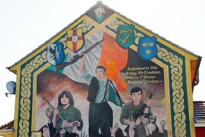 Belfast Black Cab Murals Tour: 90-Min Political History and Peace Walls photo 2