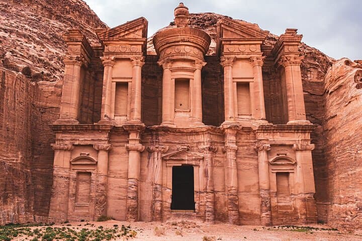 3-Day Petra and Amman Tour: Walk the Siq to the Treasury and Discover Jordan