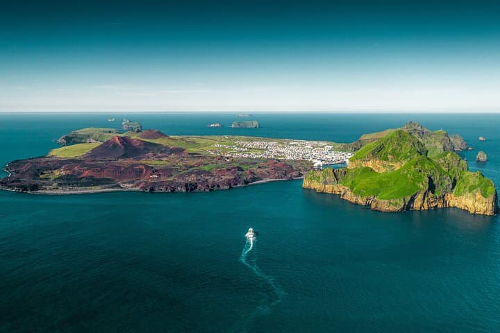 Puffin and Volcano Tour with Ebbi — Heimaey Puffins, Eldfell Crater & Viking Town photo 2