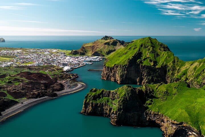Puffin and Volcano Tour with Ebbi — Heimaey Puffins, Eldfell Crater & Viking Town photo 4