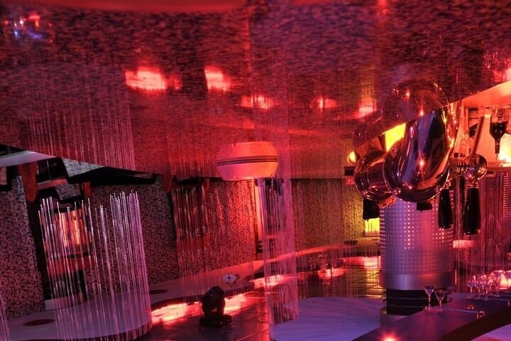 Vegas Arts District Secrets: Bar Crawl, Limo Ride & Dining Experience photo 3