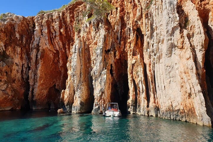 Hvar Red Rocks & Southern Coast Private Boat Tour