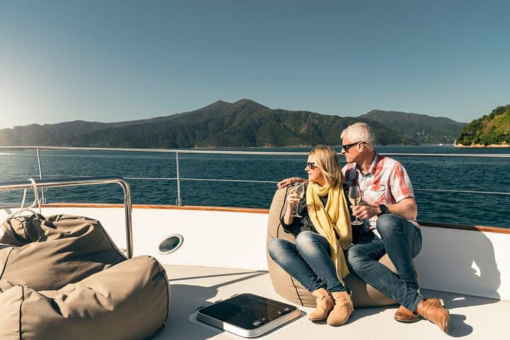 Marlborough Icons Tour: Wine Tasting and Seafood Cruise on Queen Charlotte Sound photo 6