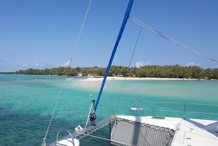 Northern Mauritius Catamaran Cruise to Coin de Mire & Île Plate — Full-Day Guide photo 6
