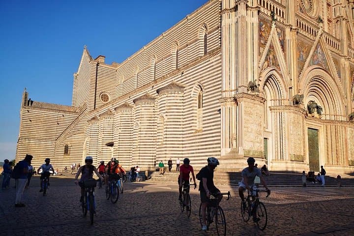E‑bike Tour of Orvieto: Underground Passages, Duomo & Wine Tasting in a Small Group photo 3