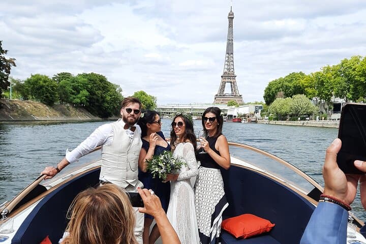 Private Seine Cruise from the Louvre — Champagne & Monument Views photo 5