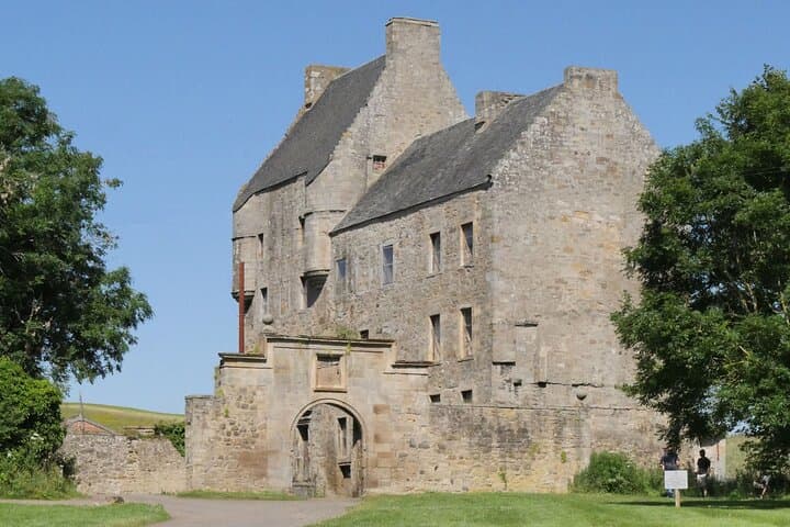 Outlander Castles Day Tour: Lallybroch, Doune, Luss & Balvaird from Edinburgh