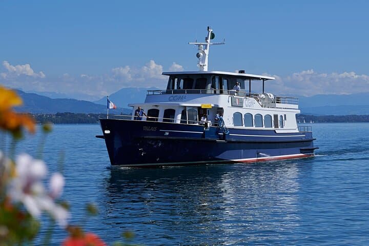Audioguided Sightseeing Cruise on Lake Geneva: Jet d'Eau & UN Shoreline Tour
