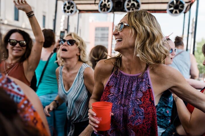 Downtown Nashville Party Wagon: 90-Min 21+ Tractor Tour on Broadway photo 4
