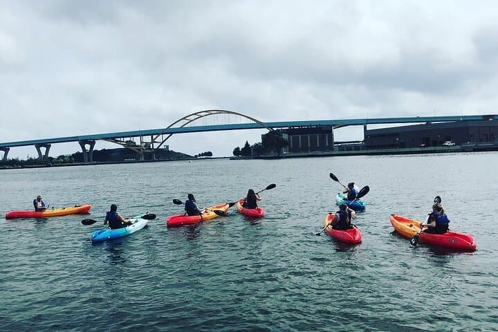 Paddle the Milwaukee River: Tandem Kayak Rental in Downtown Milwaukee photo 3