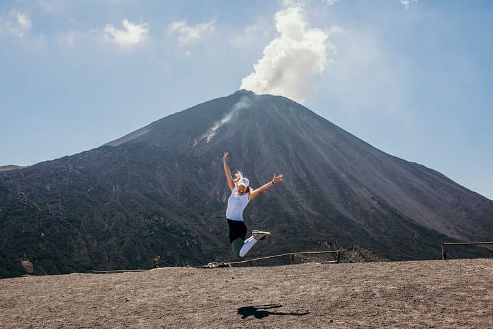 Climb Pacaya Volcano: Private Hike from Guatemala City to an Active Cone