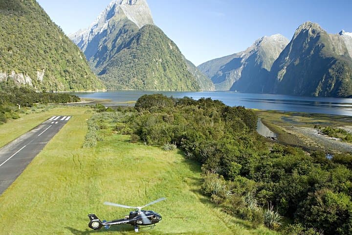 Milford Sound Helicopter Flight & Cruise from Queenstown photo 1
