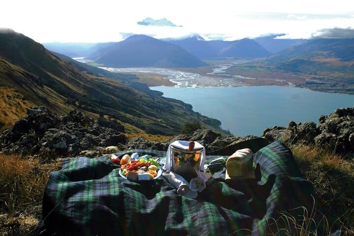 Helicopter Champagne Picnic Above Lake Wakatipu photo 3