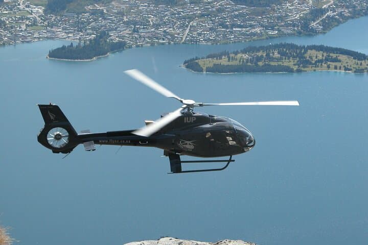 Helicopter Champagne Picnic Above Lake Wakatipu photo 4