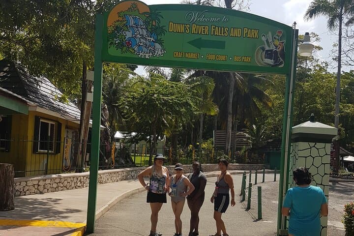 Montego Bay to Dunn's River Falls: Horseback & Waterfall Adventure photo 5