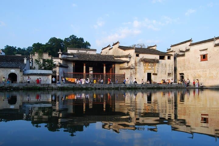 Huangshan 3-Day Private Tour from Shanghai: Bullet Train, Hongcun & Sunrise on Yellow Mountain photo 6