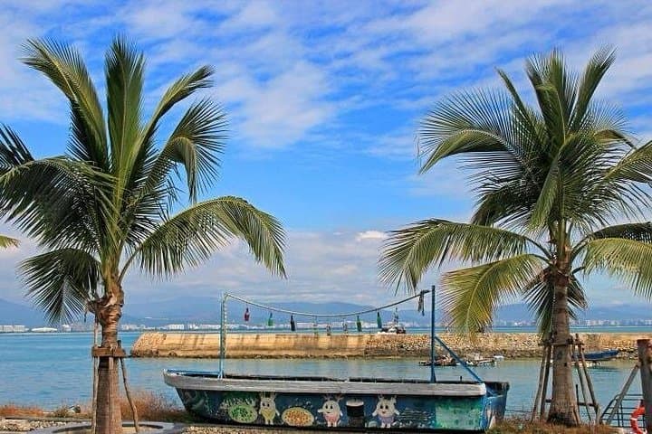 5-Day Private Sanya Tour: Rainforest Trails, Monkey Island & Li-Miao Culture photo 1