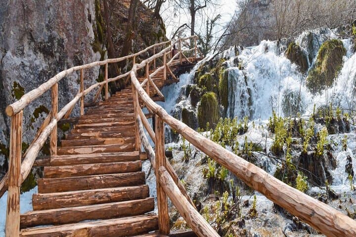 Private Day Trip to Plitvice Lakes from Ljubljana — Guide to the Lakes and Trails photo 5