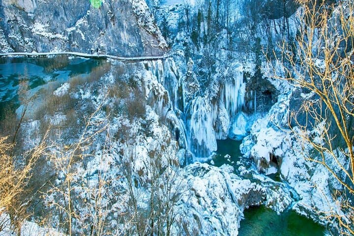 Private Day Trip to Plitvice Lakes from Ljubljana — Guide to the Lakes and Trails photo 6