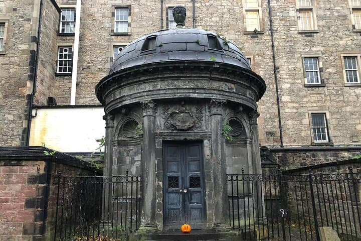Ghosts of Edinburgh Haunted City Walk and Exploration Game photo 3
