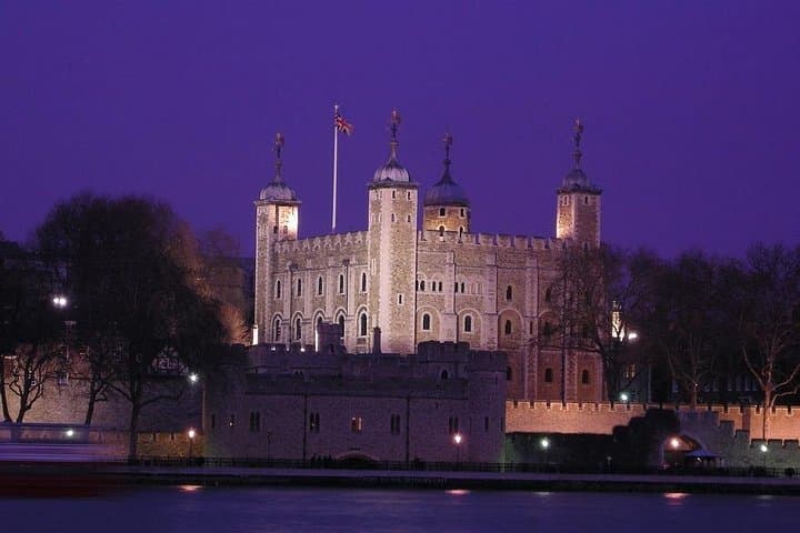 Ghastly Ghost Walking Tour in London: Night Walk Through Haunted City Streets photo 4