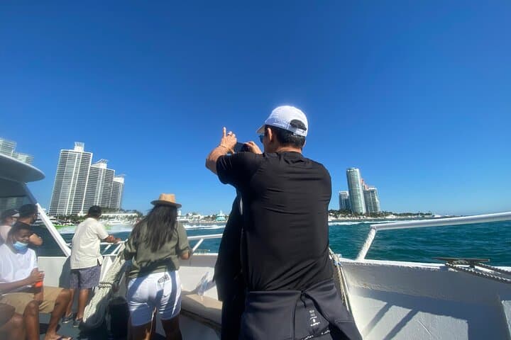 Miami South Beach Millionaire Homes Cruise — Bayside Sightseeing & Hard Rock Meal photo 3