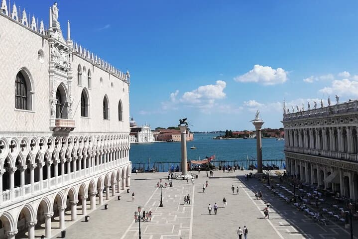 Venice in One Day: WOW Tour — Walk San Marco, Murano & Burano with Lunch photo 4