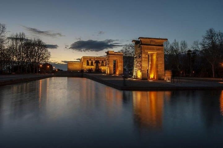 Madrid Sunset and Night Lights eBike Tour — Evening Ride Through the Royal Quarter photo 3