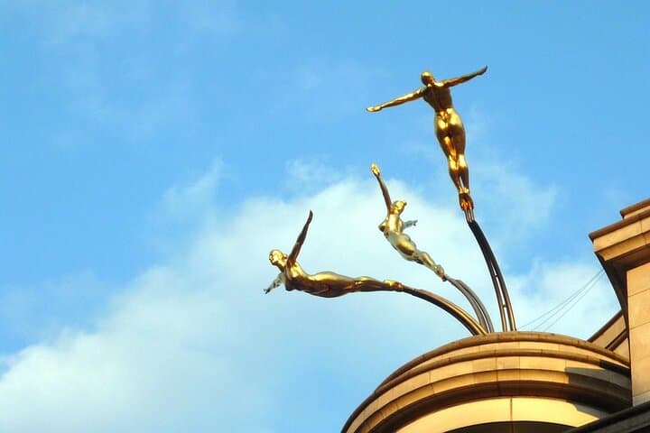 Interactive Treasure Hunt in Central London: Secrets of the Squares Walking Game photo 3