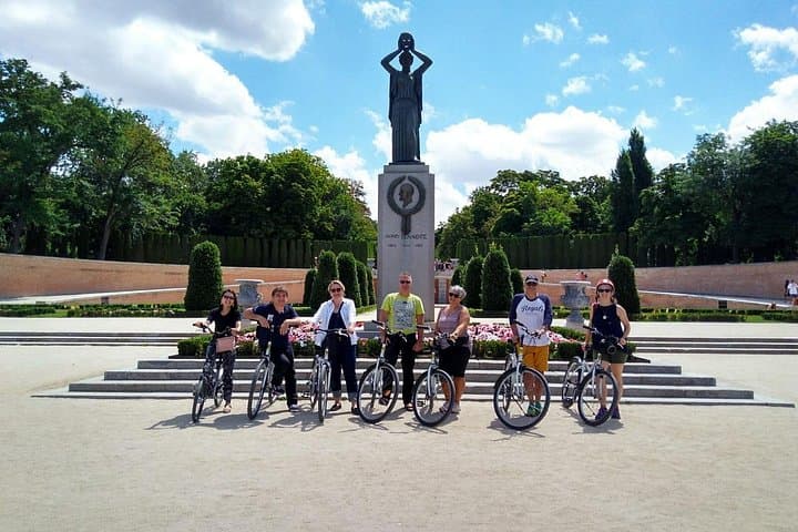 Retiro Park and Literary Quarter e-Bike Tour — Madrid 2-Hour Guided Ride photo 3