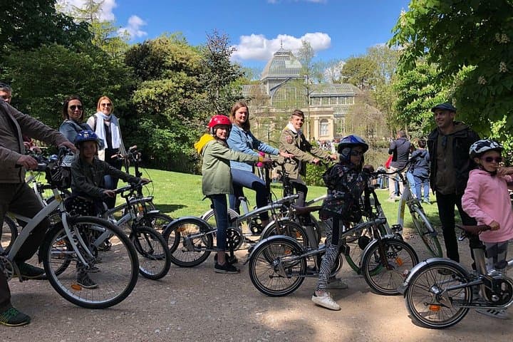 Retiro Park and Literary Quarter e-Bike Tour — Madrid 2-Hour Guided Ride photo 4
