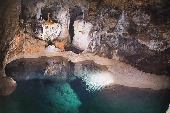 2-Day Private Peloponnese Tour: Kalavryta Railway, Caves & Nemea