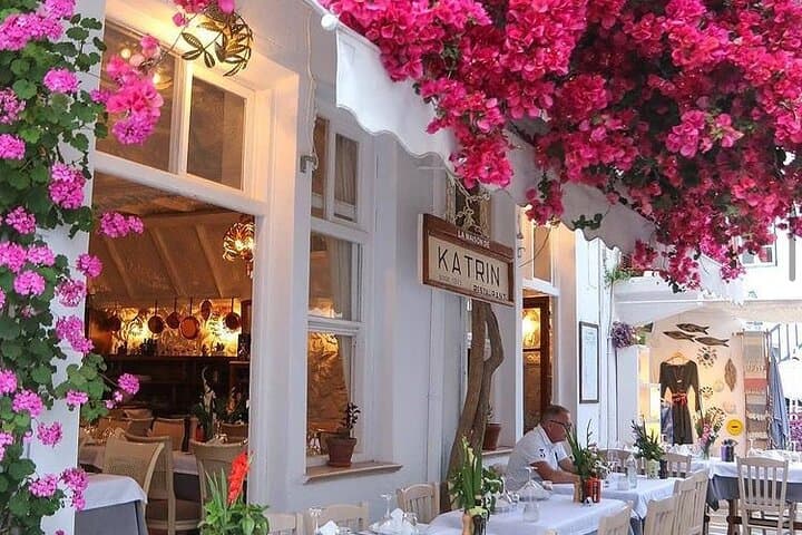 Mykonos Town Walk & Secluded Beach Picnic — Little Venice to the Windmills photo 2