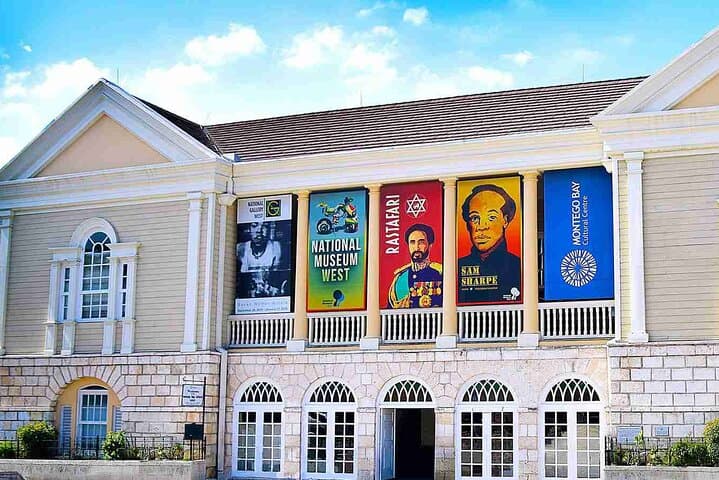 Montego Bay Highlights: City Tour, Doctor's Cave & Hip Strip Essentials